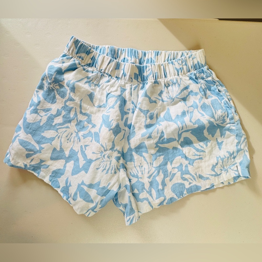 Poolside Paradiso 100% Linen Blue White Floral Shorts S